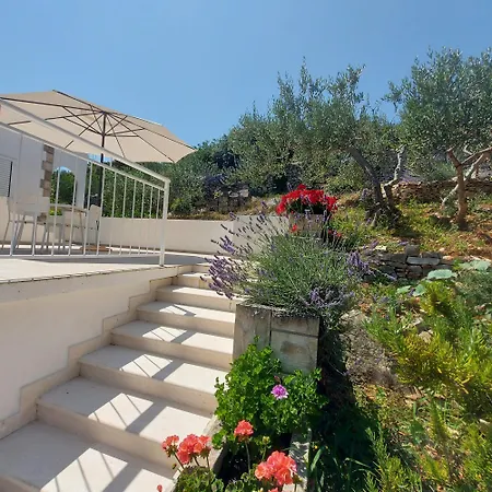 Solta - Overlooking The Bay Πανσιόν