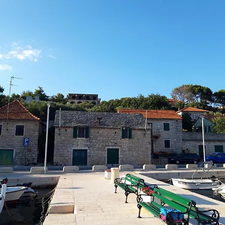 Solta - Overlooking The Bay Πανσιόν 3*