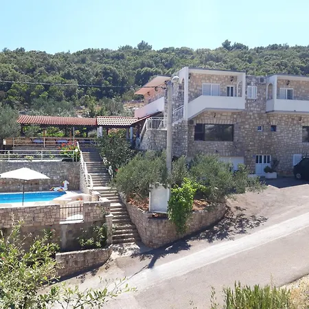 Πανσιόν Solta - Overlooking The Bay Rogač