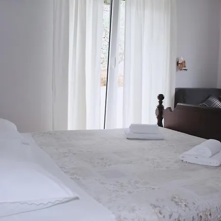 Solta - Overlooking The Bay Pensión