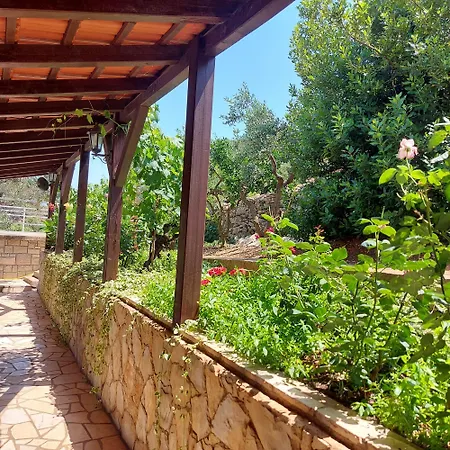 Casa de hóspedes Solta - Overlooking The Bay 3*