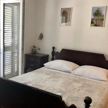 Solta - Overlooking The Bay Casa de hóspedes 3*