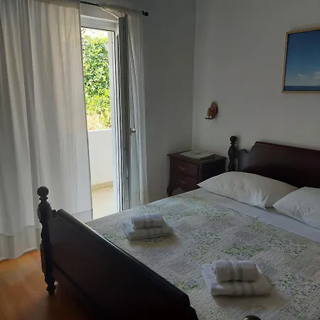 Konukevi Solta - Overlooking The Bay 3*