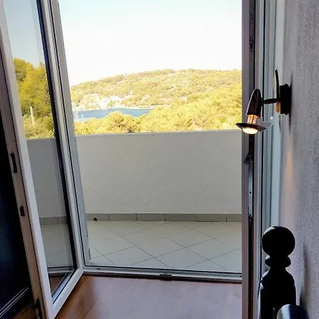 Konukevi Solta - Overlooking The Bay