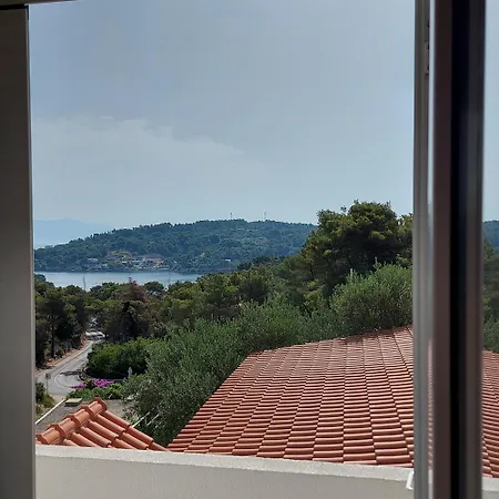 Konukevi Solta - Overlooking The Bay