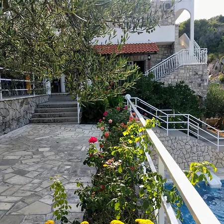 Konukevi Solta - Overlooking The Bay 3*