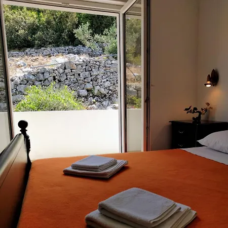 Konukevi Solta - Overlooking The Bay 3*